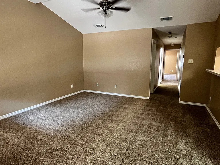 943 Sun Meadow St — Photo 2