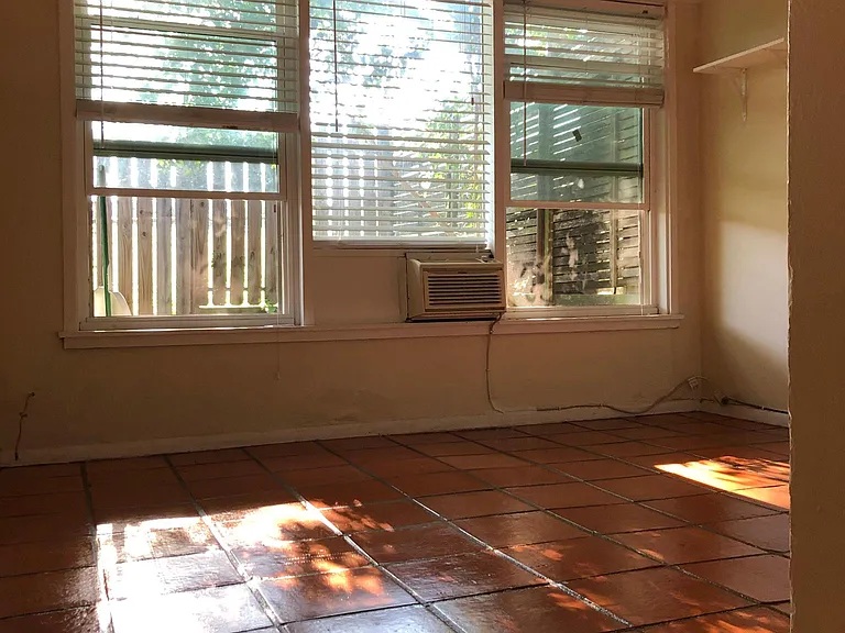418 Ira Ave — Photo 3