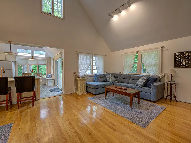 90 Chestnut Rd — Photo 17