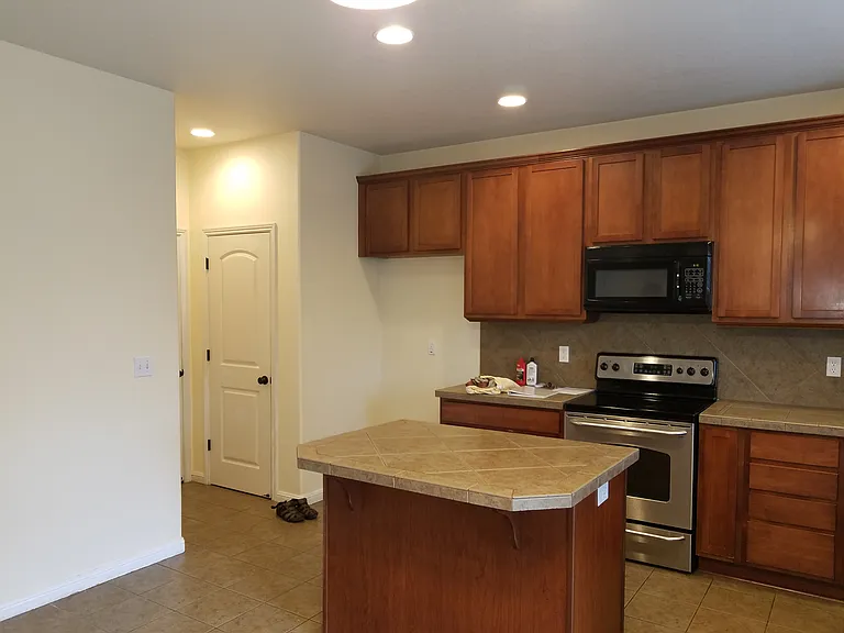 14409 NE 9th Ct — Photo 8