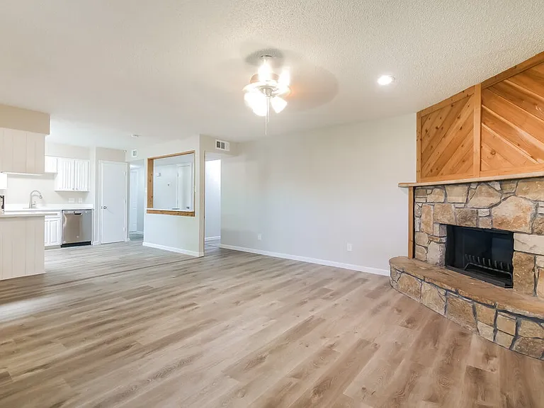 933 Lemontree Dr — Photo 7