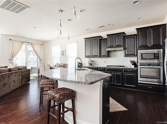 5th image of 234 Blossom Ridge Dr