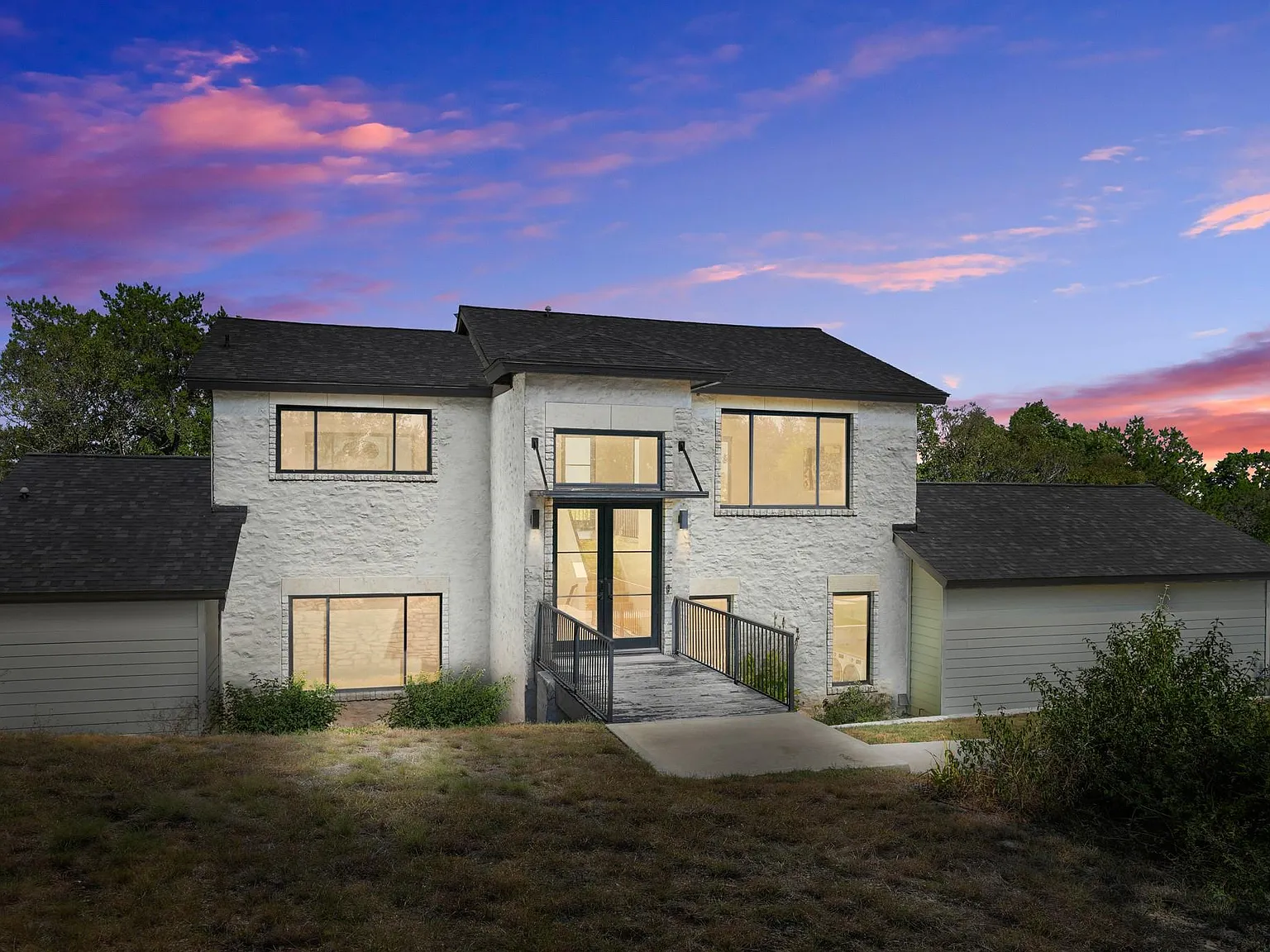 4 bed, 2.5 bath, 2680 sqft, $9,500 — Photo 1