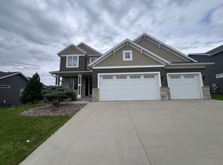 3247 Woodstone Dr SW, Rochester, MN 55902