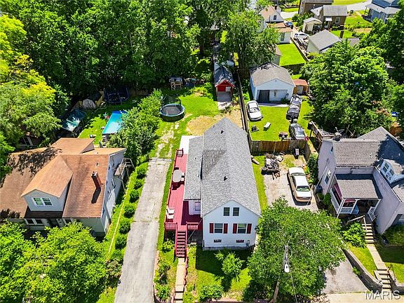 4th image of 210 Horn Ave