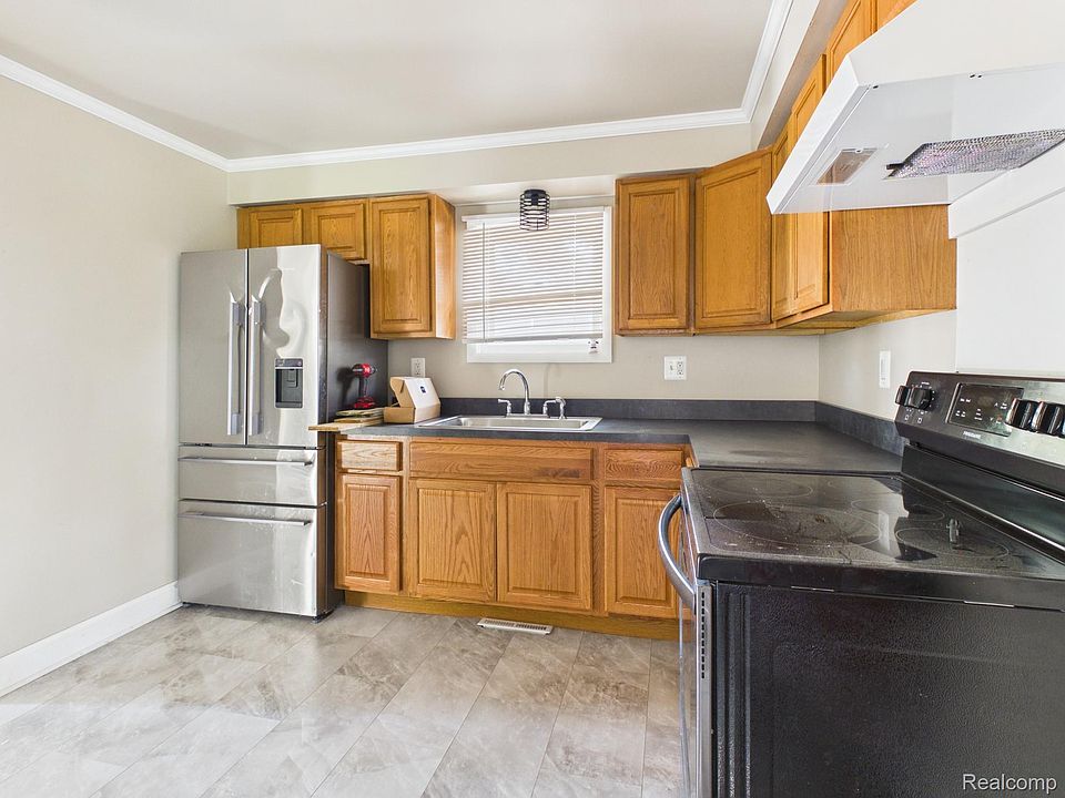 8262 Packard Ave, photo 9