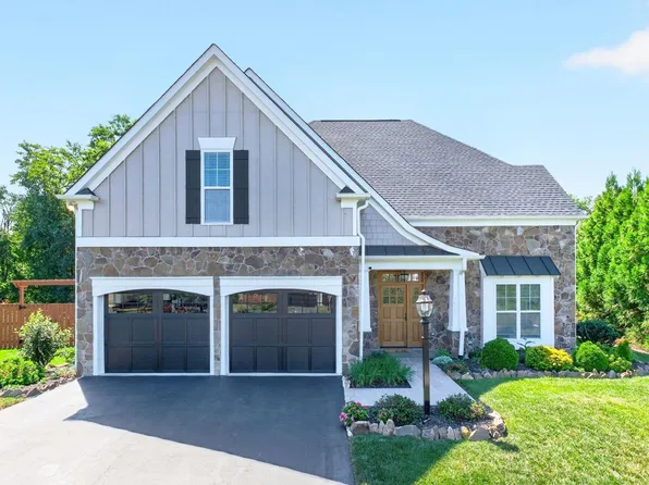 1410 Hillbrook Ct, Charlottesville, VA 22901