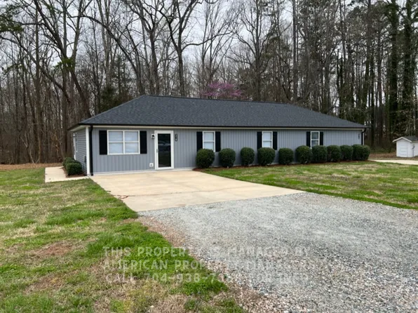 318 Rustic Rd, Mooresville, NC 28115