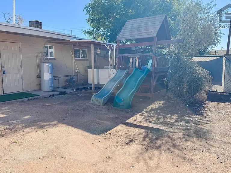 1626 N 31st Pl — Photo 13
