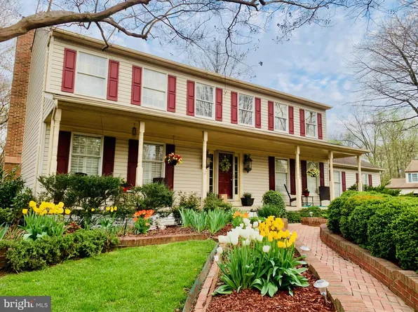 108 Briarwood Ct, Sterling, VA 20164