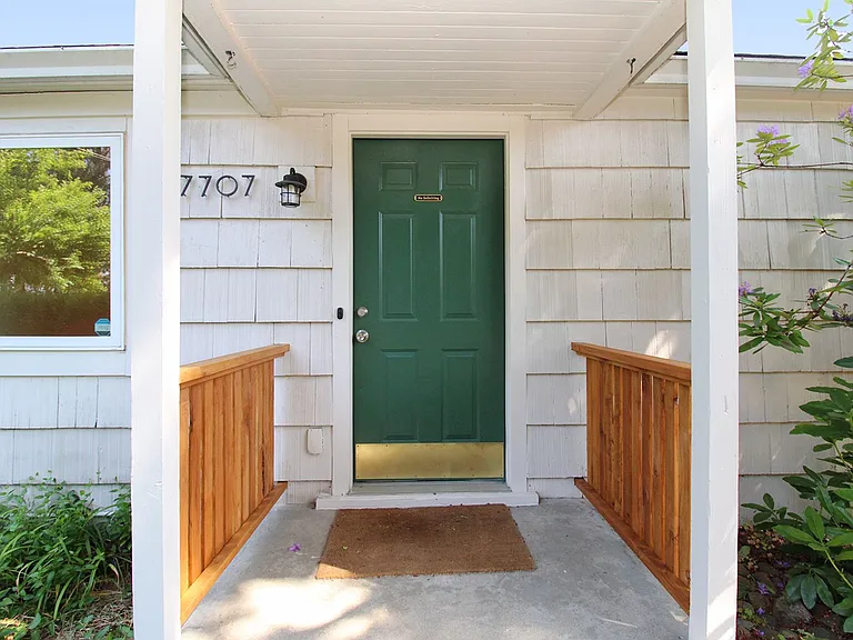 7707 SE Otty St — Photo 4