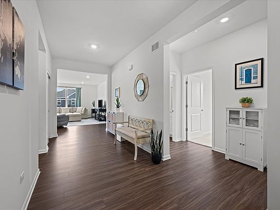 4th image of 422 Cottrell Ln
