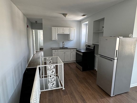 3rd image of 242 S 52nd St Floor 2