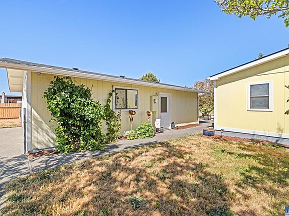 4th image of 1050 N Malia Ln