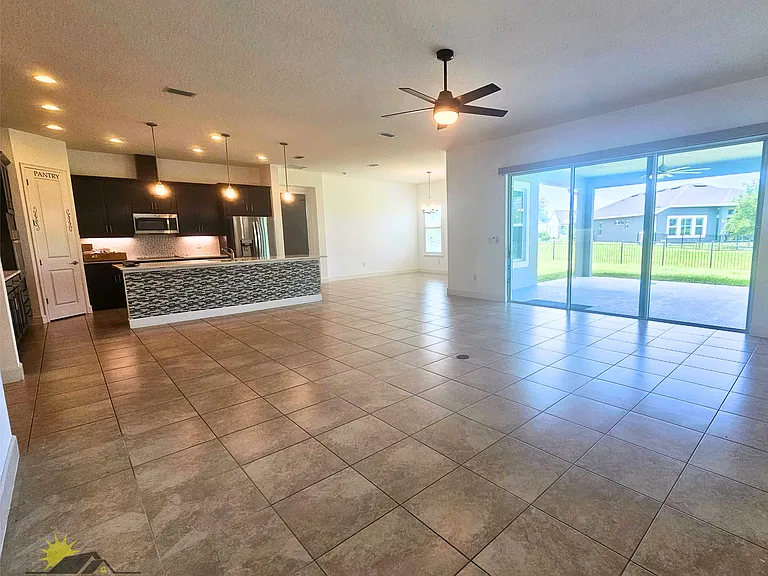 6235 W Fallsgrove Ln — Photo 1