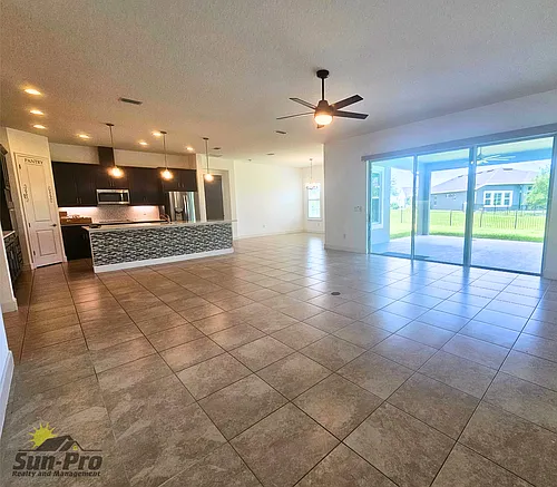 6235 W Fallsgrove Ln Photo 1