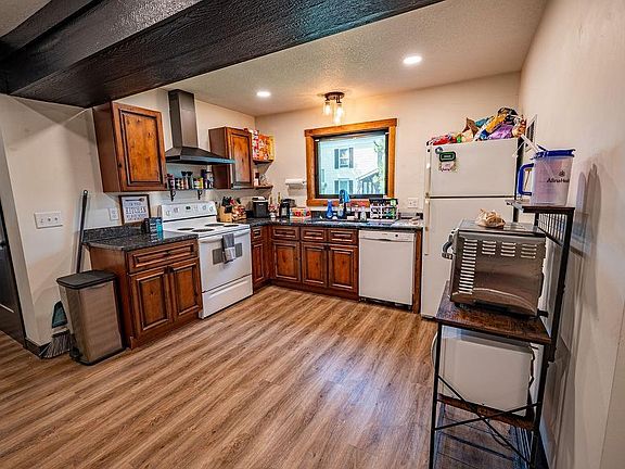 4th image of 616 Hilton Street #1-2