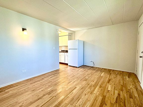 3rd image of 945 Troost Ave APT 1