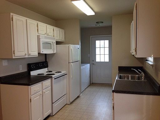 2nd image of 41 Camily Ct