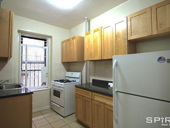 3rd image of 616 W 207th St APT 1C
