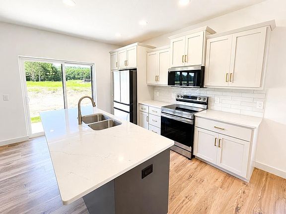3rd image of 6735 Buck Tail Drive