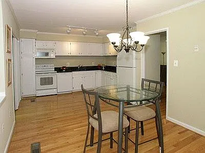3 bed, 3.5 bath, 2100 sqft, $3,700 — Photo 3