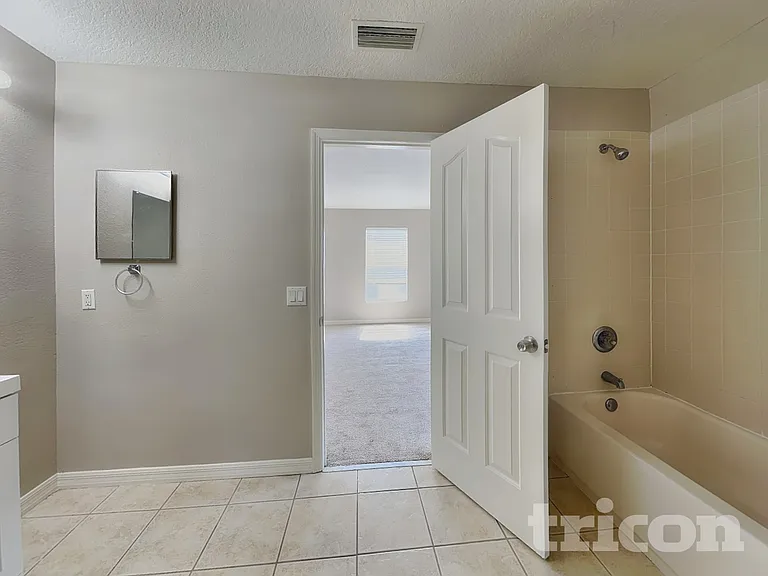 10432 Boyette Creek Blvd — Photo 8