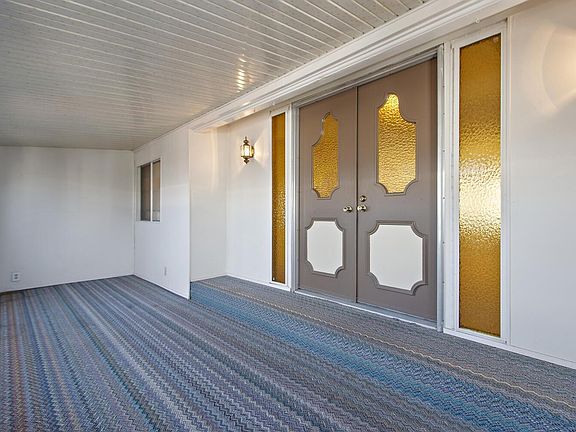 4th image of 300 - 2012 E H Street #168