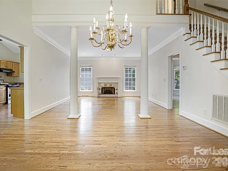 112 McConnell Dr — Photo 17