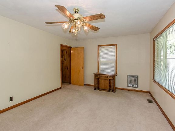 4th image of 1304 Edgewood St