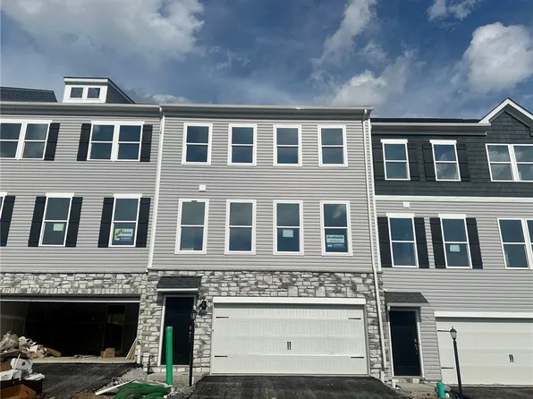 146 Sweetwater Dr, Moon Township, PA 15108