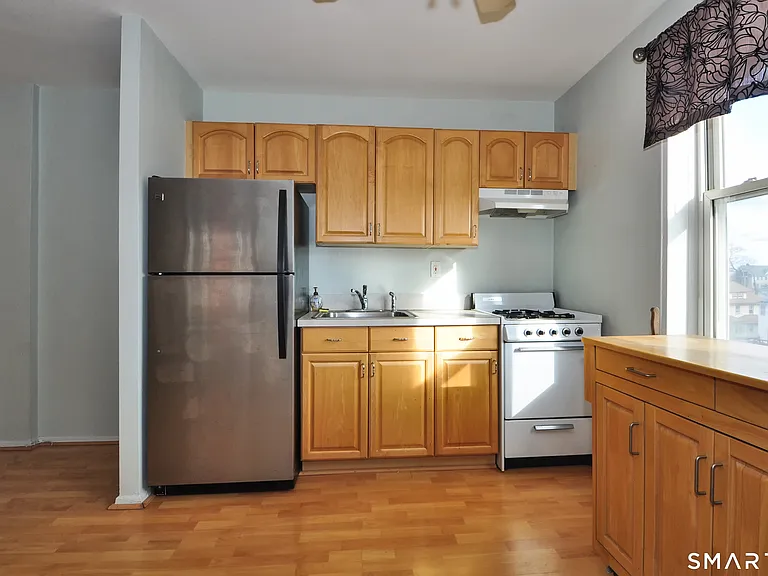 39 Glenbrook Rd #2W — Photo 11