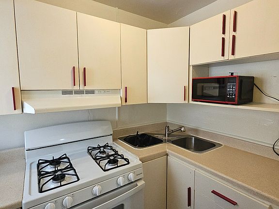 2nd image of 20 W Franklin St APT 5