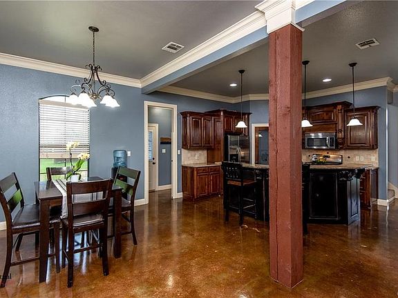 3rd image of 184 Darren St