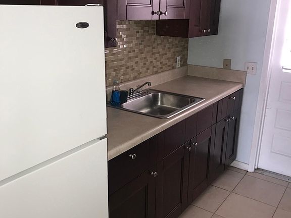 4th image of 911 Washington Ave APT 106