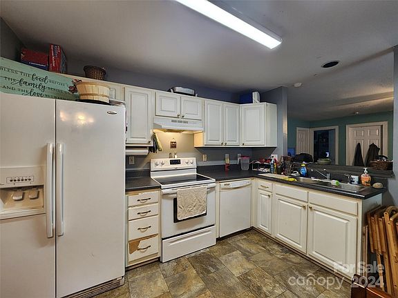 5th image of 818 King Arthur Dr
