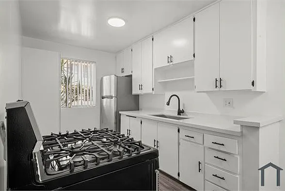 2 bed, 825 sqft, $2,195 — Photo 1
