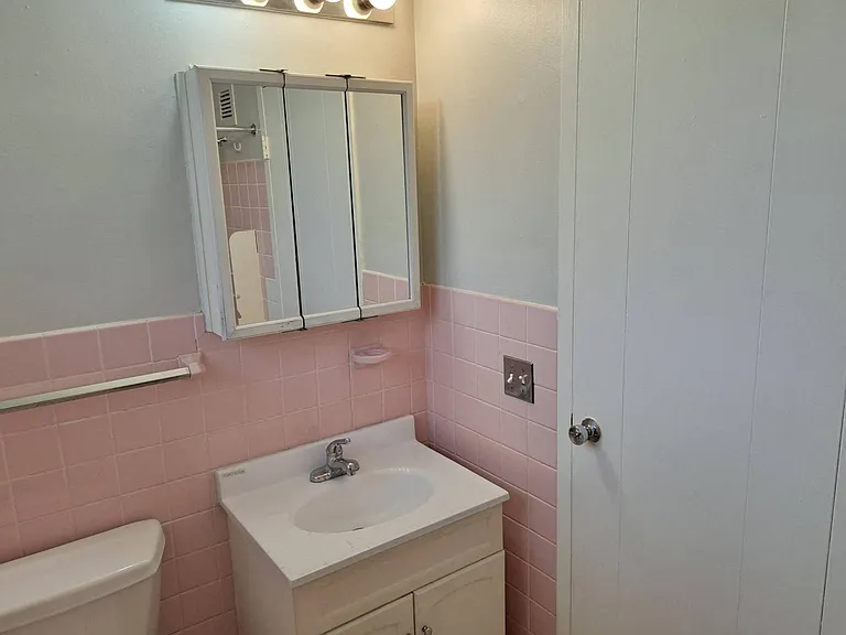214 Place Apartments — Photo 48
