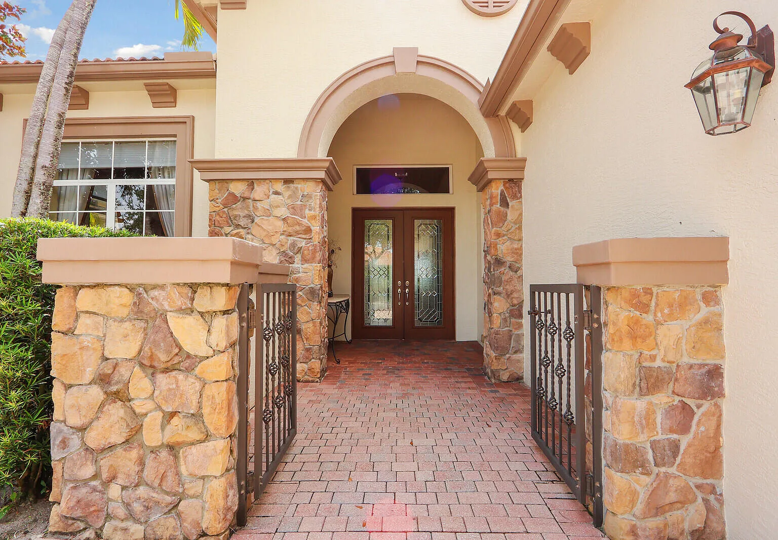 3 bed, 3.5 bath, 2467 sqft, $4,500 — Photo 2