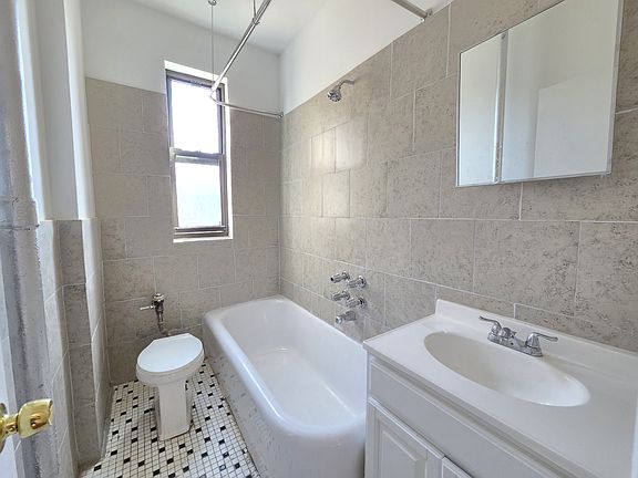 4th image of 1633 Sterling Pl #3J