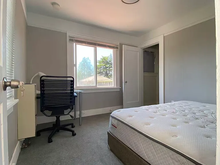 5037 17th Ave NE #4 — Photo 7