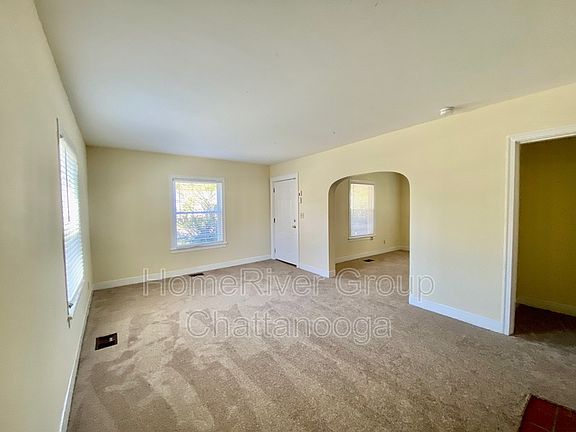 4th image of 4608 Montview Dr