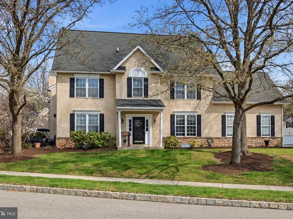 395 Hobson Pl, Blue Bell, PA 19422