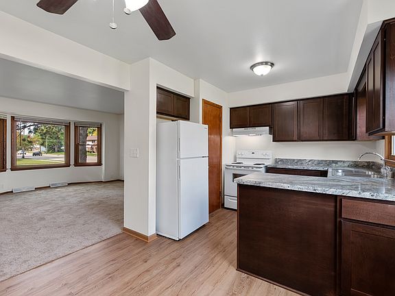 5th image of 2812 E Allison Ave