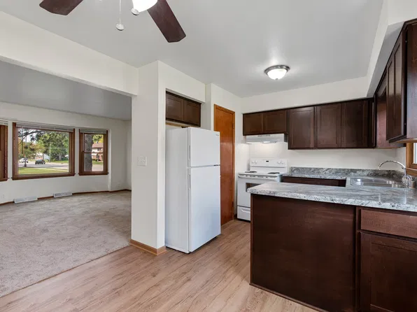 5551 S Illinois Ave, Cudahy, WI 53110