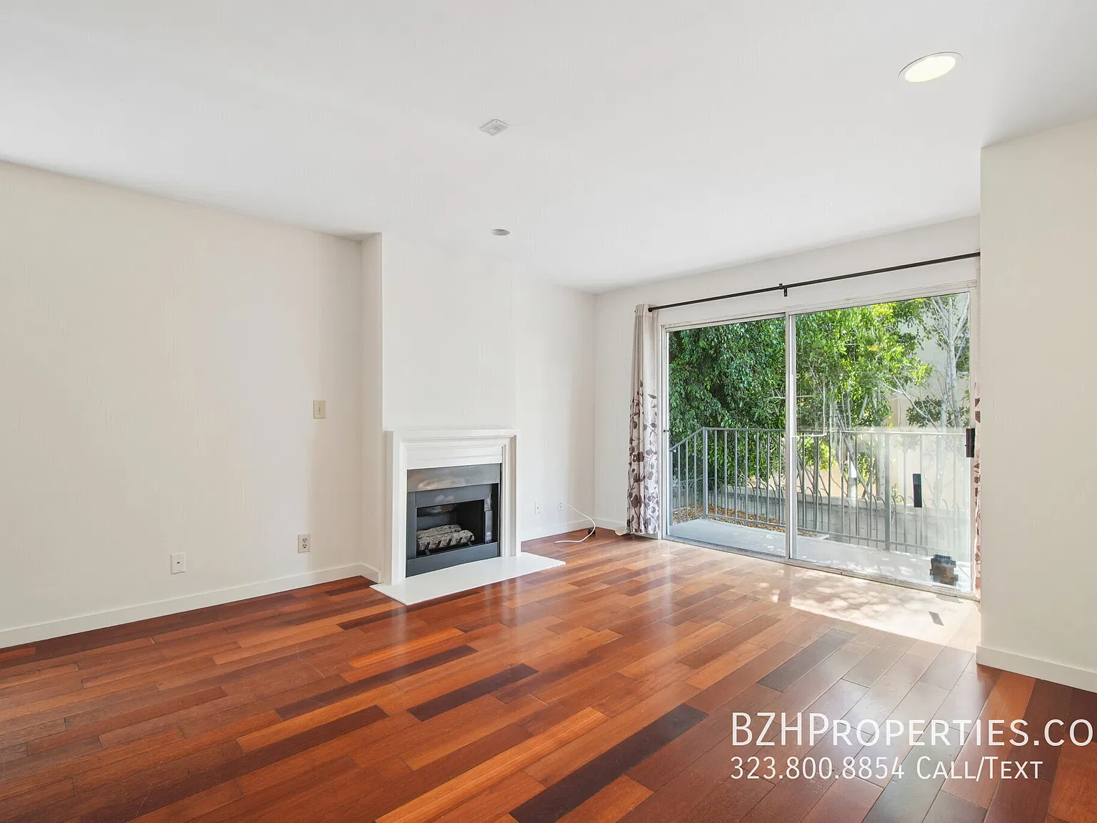 Bright Two-Story Townhome with Fireplace, Balcony & 2-Car Garage Parking — Photo 4