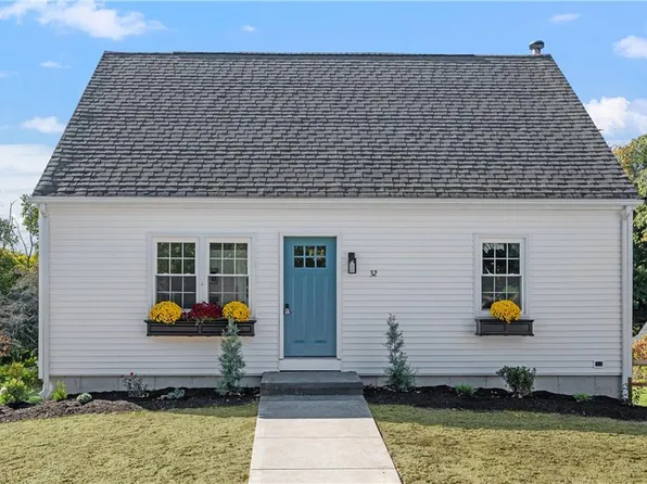 32 Aborn Ave, Cumberland, RI 02864