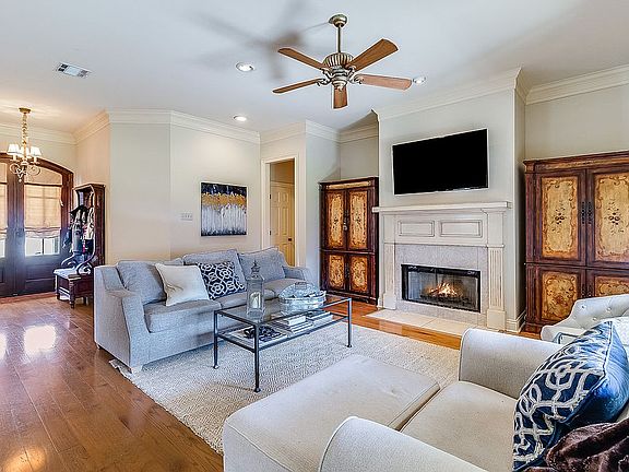 3rd image of 211 Copperfield Way