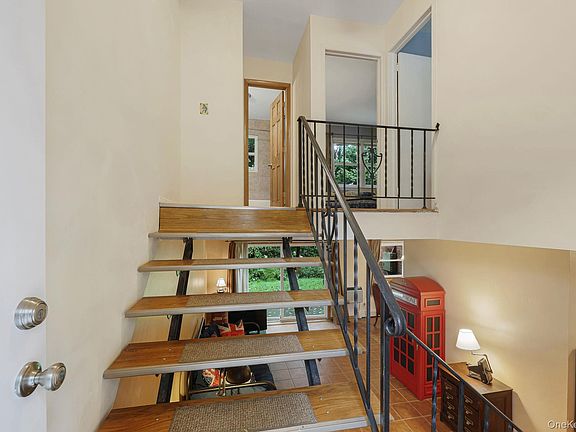 4th image of 10 Alpine Drive #D