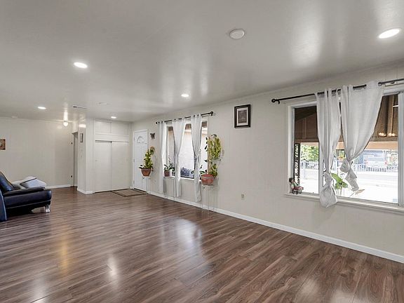 5th image of 1530 Glenn Ave